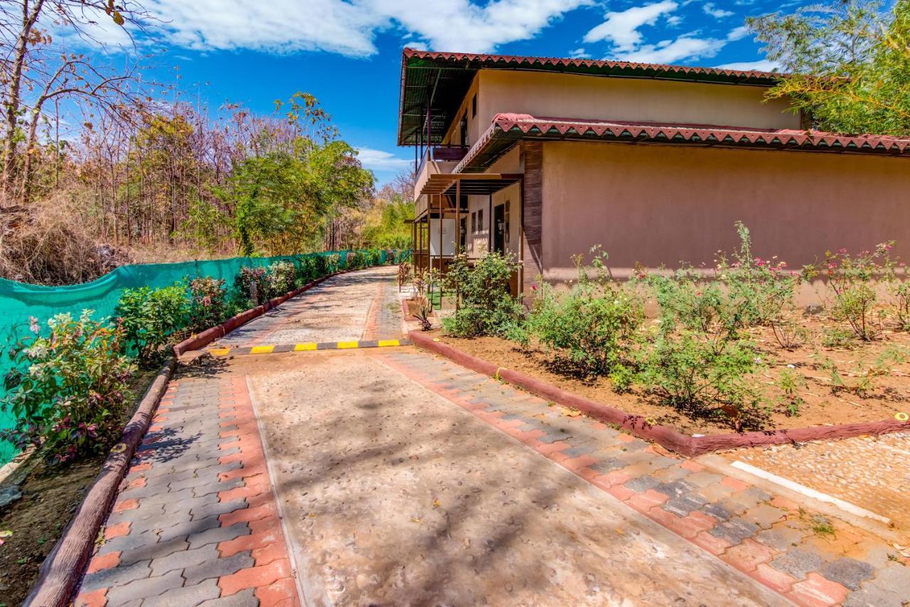 מלון Club Mahindra Netrang מראה חיצוני תמונה